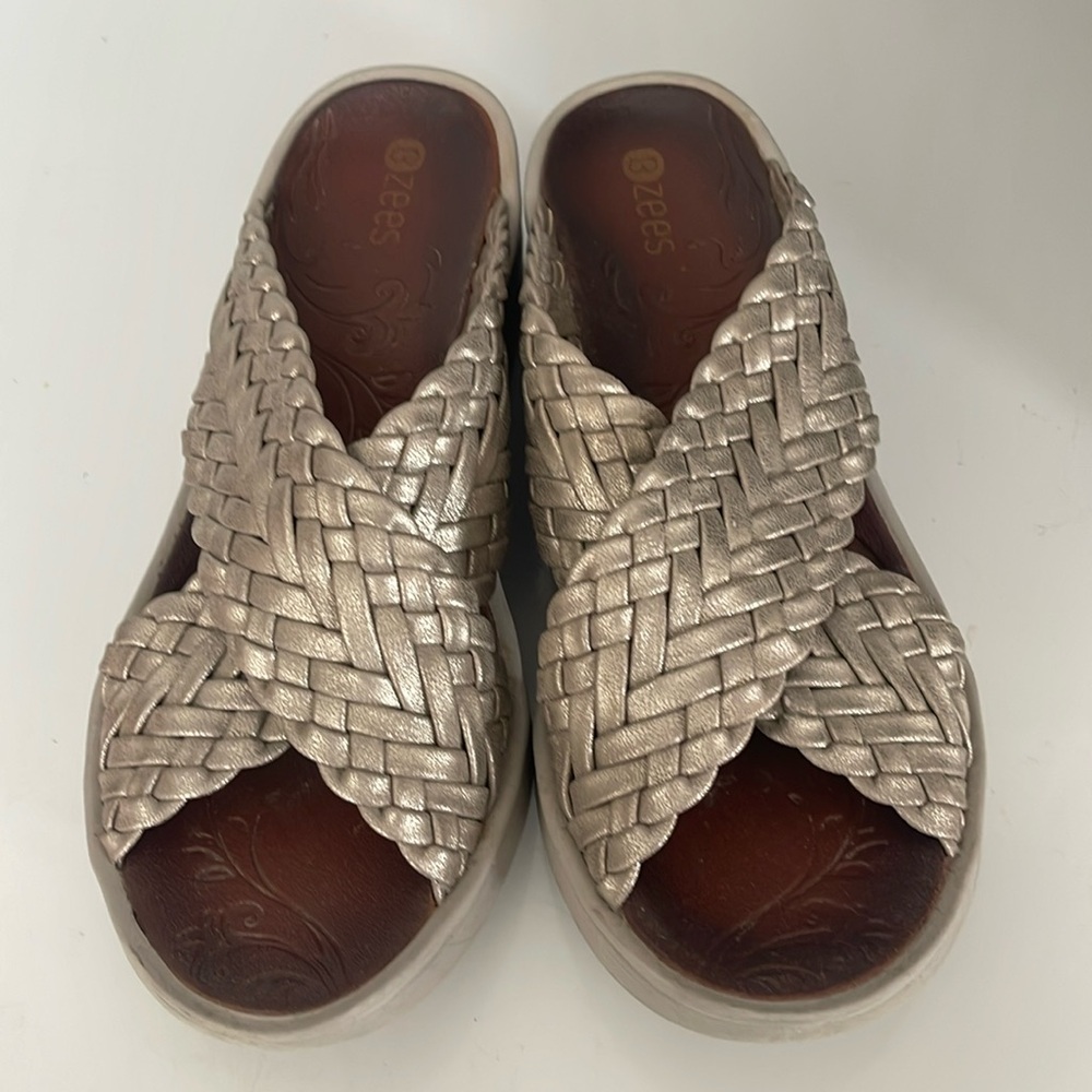 BZees Shoes Dainty Woven Sandals Size 9.5 in Pewter